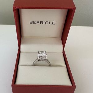 Berricle 5.5 carat solitaire ring, quality cubic and silver. Size 7.